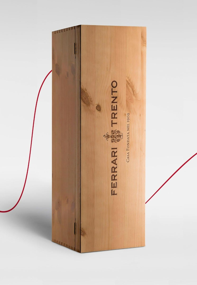 https://www.enotecalunelli.com/media/catalog/product/f/e/ferrari-brut-6-matusalem-cassetta-legno__10.jpg