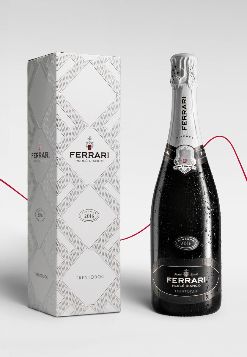 https://www.enotecalunelli.com/media/catalog/product/f/e/ferrari-perle-bianco-0.75-2016_astuccio_07_1.jpg