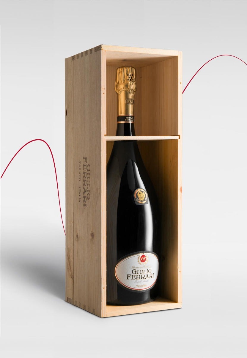 https://www.enotecalunelli.com/media/catalog/product/g/i/giulio-ferrari-riservadelfondatore-2012-1.5-cassetta-legno-open_03.jpg