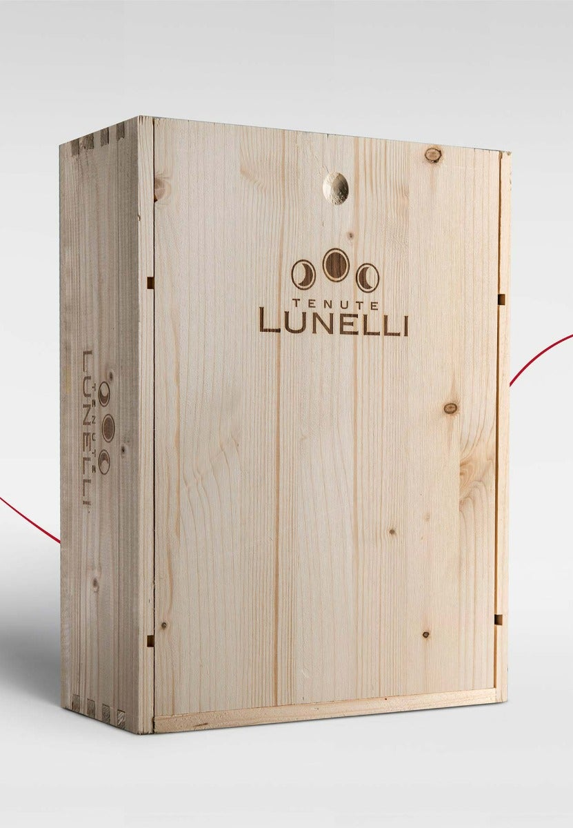 https://www.enotecalunelli.com/media/catalog/product/t/e/tenute-lunelli-cassetta-legno-3x0.75__08_1.jpg